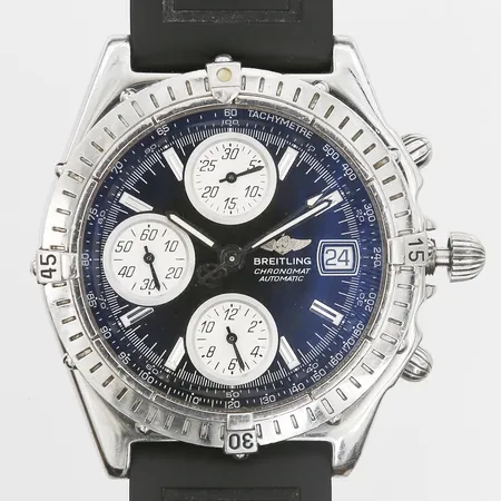 Herrur Breitling Chronomat Blackbird, stål, automat, 40mm, ref-nr A13350, serie-nr 34785, datum, kronograf, safirglas, gummiarmband 25,5cm med tangfång ref-nr 150S, repor, kronan något skev, inga tillbehör.