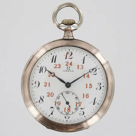 Fickur Omega, röd 12:a, innerboett av silver, manuell, liten sekundvisare, boettnummer 579577, Ø50mm, silver, bruttovikt 72,2g