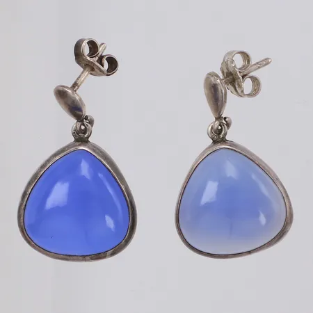 Ett par örhängen med blå stenar längd 25mm, bredd 16mm, olika färgtoner, 925/1000 silver Vikt: 5,3 g