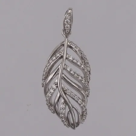 Hänge blad med vita stenar längd 32mm inkl ögla, bredd 13,3mm GHA silver 925/1000 Vikt: 2,5 g
