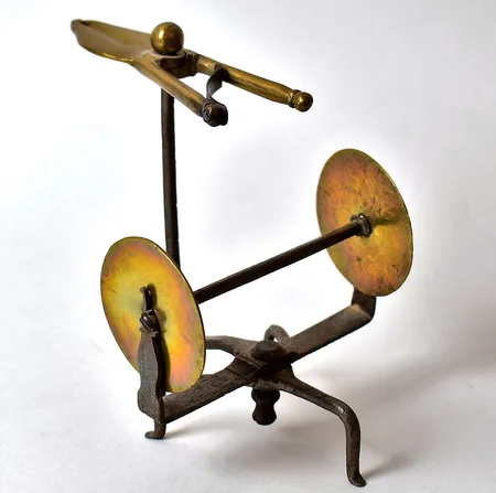 Vaxstapel mässing 1800-tal, 14cm. Skickas med postpaket.