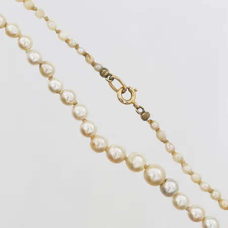 Pärlcollier med odlade sötvattenpärlor Ø2-6mm längd 48cm, dosserad, lås i gulmetall, smärre bruksslitage. 