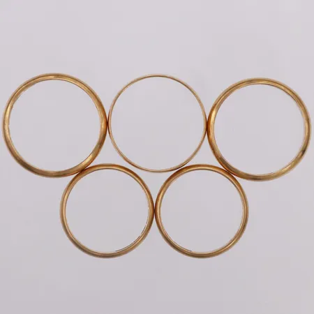Fem ringar stl:17-18½ gravyrer 18K Vikt: 15,1 g