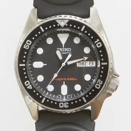 Herrur Seiko Divers 200m, stål, automat, dag/datum, refnr: 964796, serienr: 7S26-0030, repigt glas, gummiband, inga tillbehör