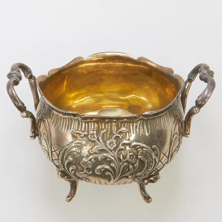 Sockerskål höjd ca 6cm, bredd 10cm, svenska stämplar, gravyr, 830/1000 silver Vikt: 142,6g Vikt: 142,6 g