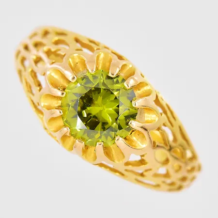Ring med grön sten stl:19¾ bredd ovandel 10mm 21K Vikt: 3,9 g