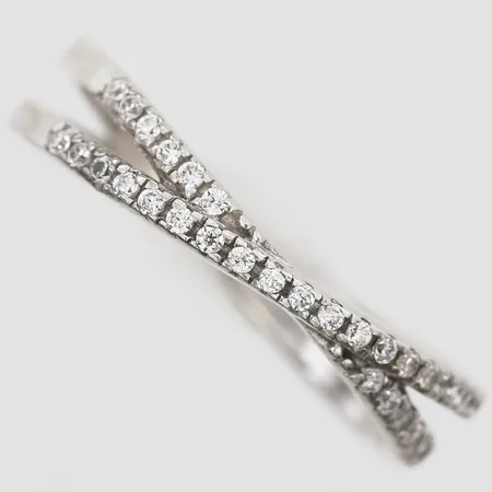 Ring med vita stenar, stl 16¾, bredd 4mm, lös fattning, silver 925/1000 Vikt: 2 g