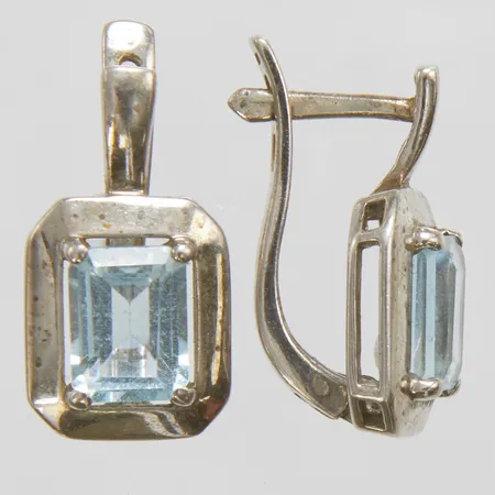 Örhängen med blå topaser längd 20mm, stift, 925/1000 silver Vikt: 5,0g Vikt: 5 g