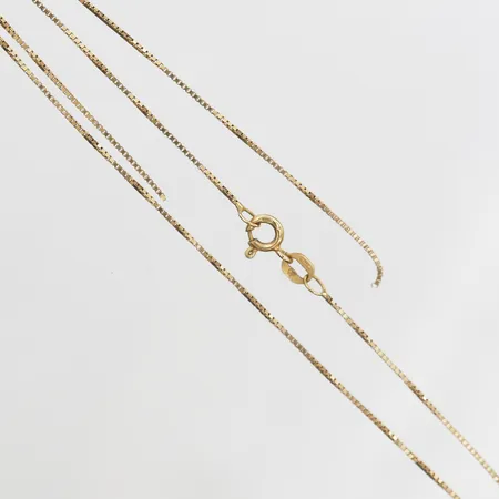 Kedja Venezia längd 37cm, bredd 1mm, defekt/av, 18K.  Vikt: 1,7 g