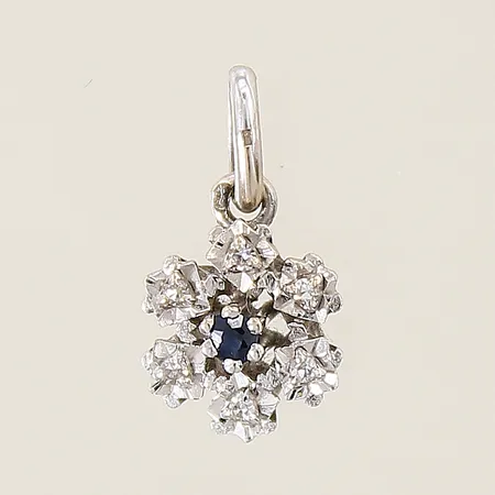 Hänge med safir samt diamanter 6 x ca 0,005ct 22x9mm vitguld 18K Vikt: 1,5 g