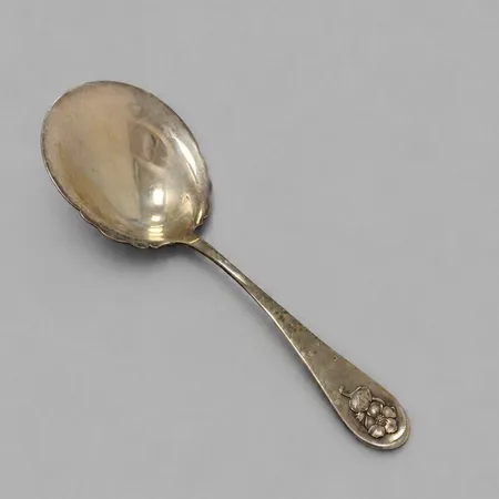 Potatissked längd 19,1cm, dekor i relief, djupare repor, 830/1000 silver Vikt: 40,1 g