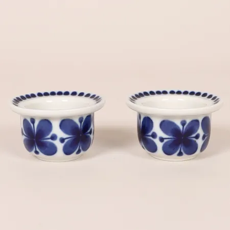 Två äggkoppar "Mon Amie" Marianne Westman för Rörstrand, porslin, höjd 4cm. Skickas med paket.