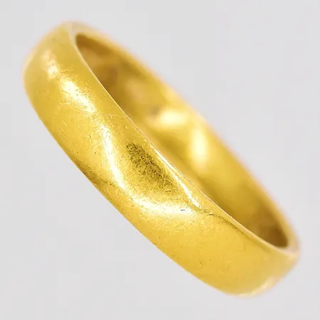 Ring stl:19½ bredd 4,5mm graverad 23K Vikt: 6,5 g