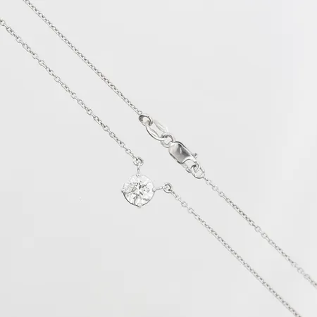 Collier med diamant 1 x ca 0,72ct, kvalitet ca G-H/Si, längd 46,5cm, bredd: 1-6mm, kvittokopia från Bukowskis år 2014, vitguld, 18K. Vikt: 2,9 g