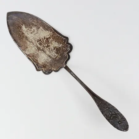 Tårtspade med dekor längd 18,5cm Silver 813/1000. Vikt: 30,9 g