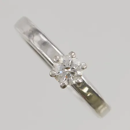 Ring stl15 bredd:2,5-4,8mm med diamant ca 0,25ct, graverad 18K 3,7g.
