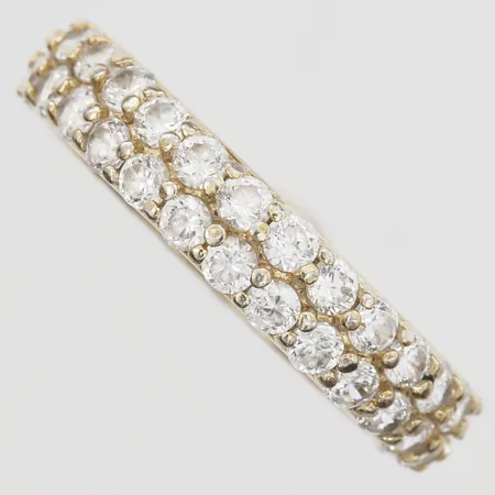 Ring med vita stenar, Alice Stenlöf x Guldfynd kollektion, stl 18, bredd 4,5mm, Guldfynd Sverige AB, förgyllt silver 925/1000 Vikt: 3,2 g