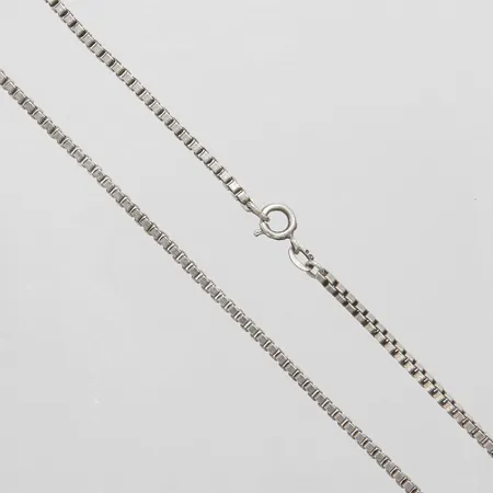 Kedja Venezia längd 79cm, bredd 2,5mm, importstämpel, ojämna länkar, 830/1000 silver Vikt: 25,6g Vikt: 25,6 g