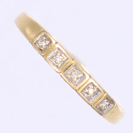Ring med diamanter totalt 5xca 0,005ct stl:17¾ bredd 1-3mm ojämn skena 18K Vikt: 1,2 g