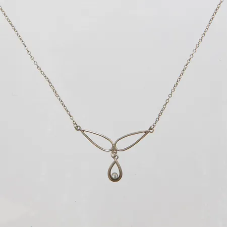 Collier GFAB med vit sten, längd 43cm, bredd 19mm, integrerat hänge, 835/1000 silver Vikt: 2,2g Vikt: 2,2 g