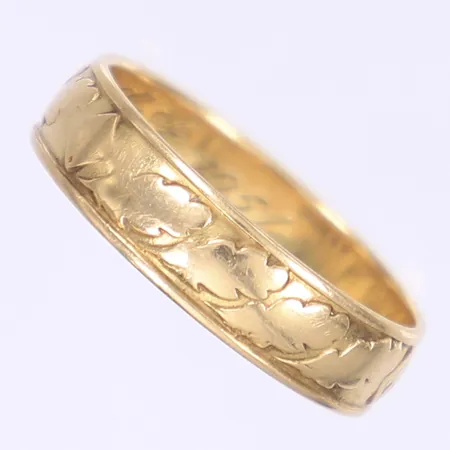 Ring stl:20 bredd 6mm gravyr 18K Vikt: 6 g