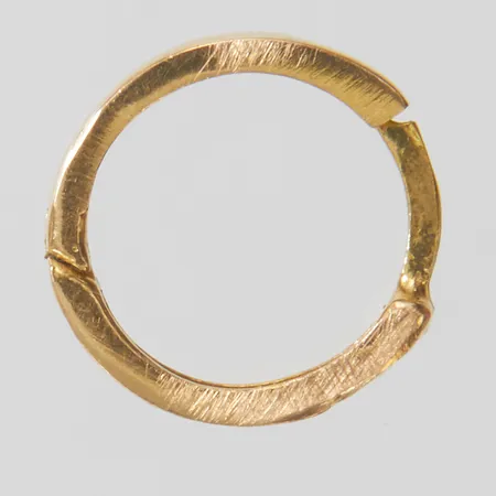 Udda örhänge, creol, Ø12mm, bredd 2,3mm, mönsterdekor, 18K Vikt: 0,8g Vikt: 0,8 g
