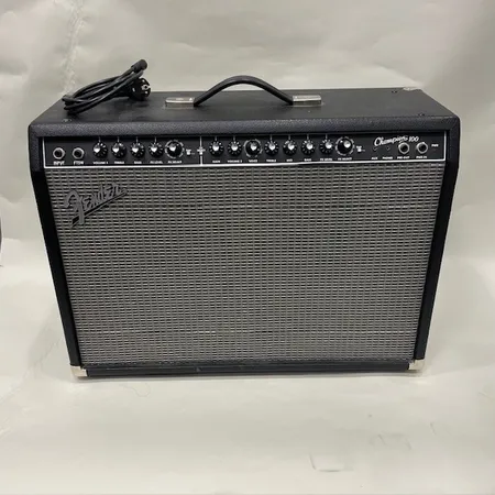Förstärkare Fender Champion 100 serie-nr:CGPK19005018 strömsladd medföljer, lätt bruksslitage, ej funktionstestad Specialfrakt, kontakta pantbankskontoret för mer information.