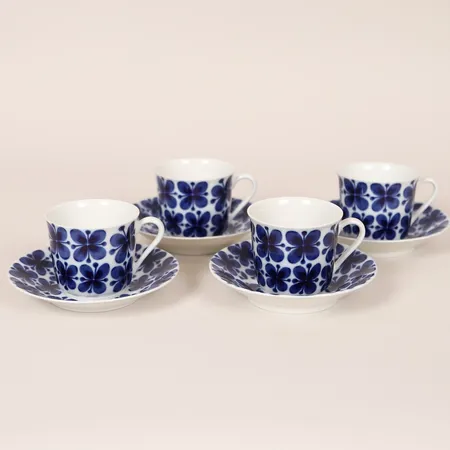 Fyra kaffekoppar med tillhörande fat "Mon Amie" Marianne Westman för Rörstrand, höjd 6,5cm, Ø 7cm bruksslitage. Skickas med paket.