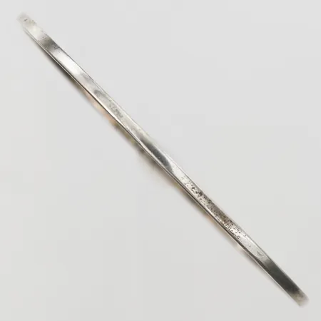 Armring innermått ca 64x64mm, bredd 2mm, Jensen Jörgen Adolf Harding, Stockholm år 1933, ojämnheter, silver 830/1000. Vikt: 8 g