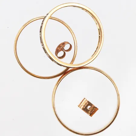 Diverse guld, gravyrer, 18k. Vikt: 8,3 g