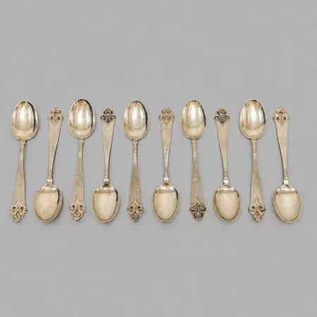 10 Skedar ca 10cm, gravyr. 830/1000 silver Vikt: 81,2 g