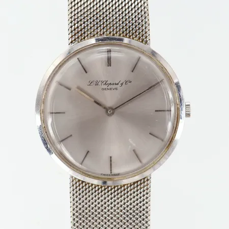Herrur L-U. Chopard & lie18K manuell boett-nr: 21324 1013 Ø32,5mm länk i 18K extra tavla repor vitguld 18K bruttovikt: 63,4g.
