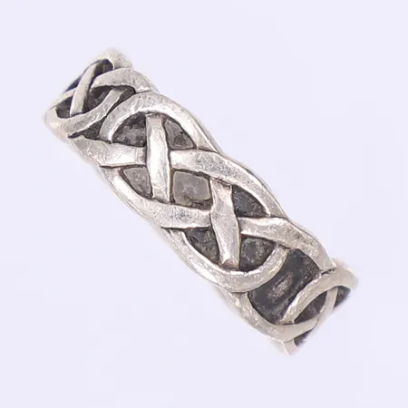 Ring mönstrad dekor stl:21¾ bredd 8mm 925/1000 silver Vikt: 9,7 g