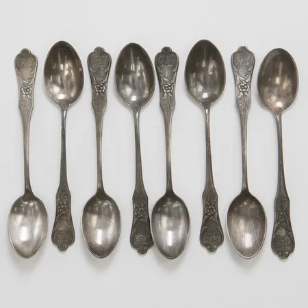 8 Skedar längd 9cm, monogram, svenska stämplar, gravyr, 830/1000 silver Vikt: 47,4g Vikt: 47,4 g