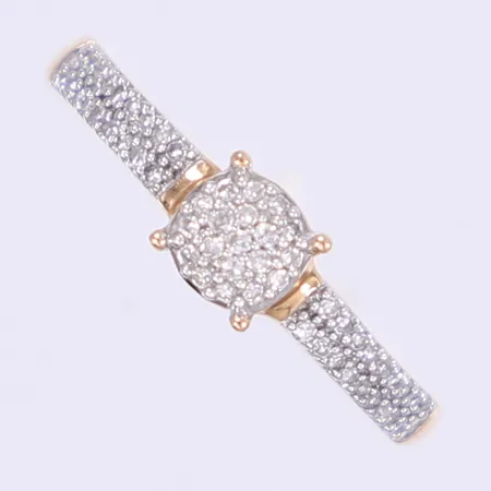 Ring med diamanter totalt 0,15ctv enligt gravyr stl:17 bredd 1-5mm tillv. Guldfynd 18K Vikt: 1,6 g