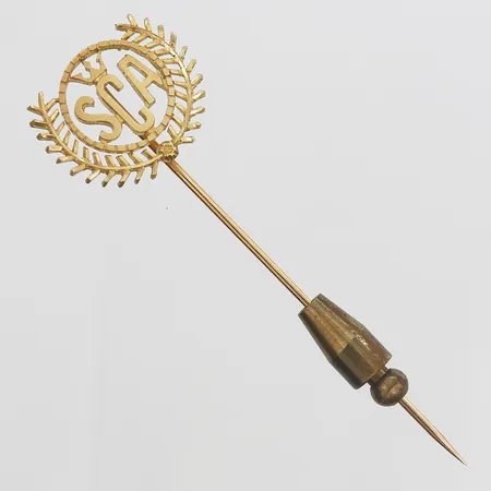 Kravattnål längd 6cm, bredd 1-19mm, Carlman Aktiebolag Hovjuv Stockholm, år 1962, SCA, stopp i metall, etui, 18K. Vikt: 2,7 g