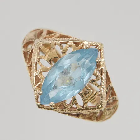 Ring stl18¼ bredd:2,5-16,8mm med blå sten 14K 4,9g.