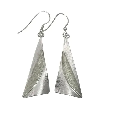 Örhängen silver 925/1000, ett par, längd inkl. krok 60 mm, bredd 17 mm, tillverkarstämpel TG Vikt: 10,4 g