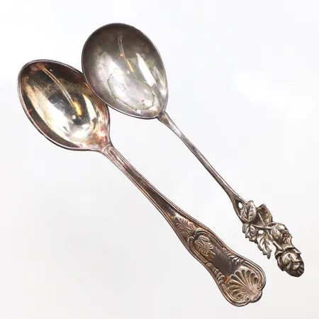 2 Silverskedar olika modell, längd:13cm, 800- 830/1000 silver. Vikt: 33,9 g