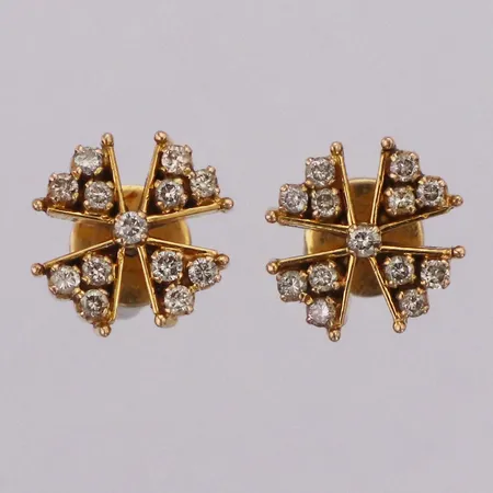 Örhängen med diamanter 26 x ca 0,03ct, längd ca 13mm 21K Vikt: 6,7 g