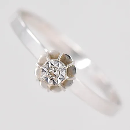 Ring vitguld stl:18 vit sten 18K Vikt: 1,2 g