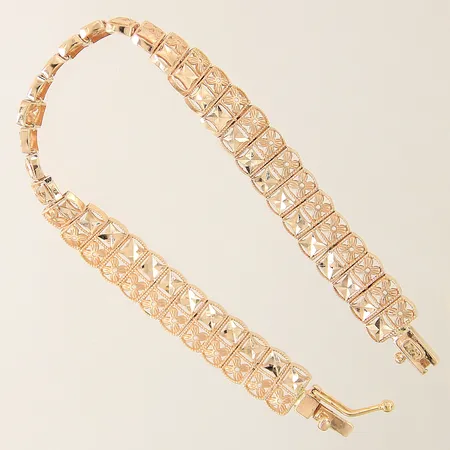 Armband med genombruten dekor längd:17,5cm bredd:10mm 18K Vikt: 14 g