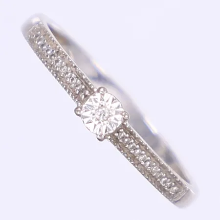 Ring med diamanter 21xca 0,005ct stl:18 bredd 2-3mm vitguld 18K Vikt: 2 g