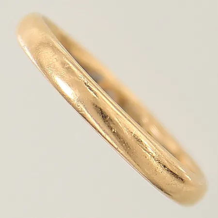 Ring slät stl:19½ bredd 3mm, gravyr 20K Vikt: 4 g
