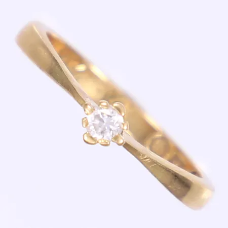 Ring med diamant totalt 1xca 0,06ct stl:17¼ bredd 3-4mm tillv. Johansson & Co Hj gravyr 18K Vikt: 3,5 g