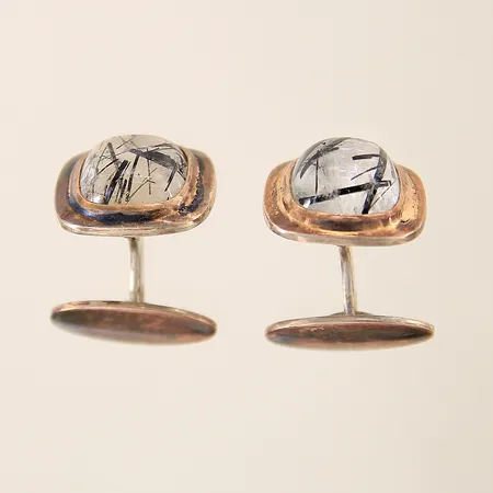 Ett par Manschettknappar med turmalinkvarts svenska importstämplar silver 830/1000 Vikt: 13,7 g