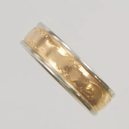 Ring, avklippt graverad 18K, 7,2g.