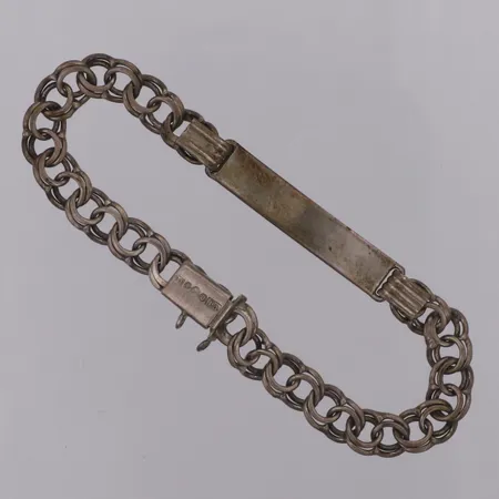 Armband Bismarck med gravyrplatta, längd 19cm bredd 7,2mm gravyr, silver Vikt: 14,4 g