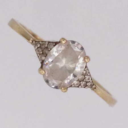 Ring med vita stenar stl:19 bredd 8mm, 14K Vikt: 1,8 g