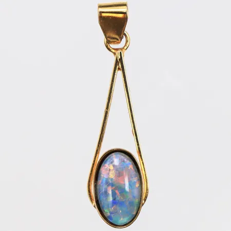 Hänge med troligtvis opal, längd:30mm, bredd:8mm, förgyllt silver 925/1000. Vikt: 1,3 g